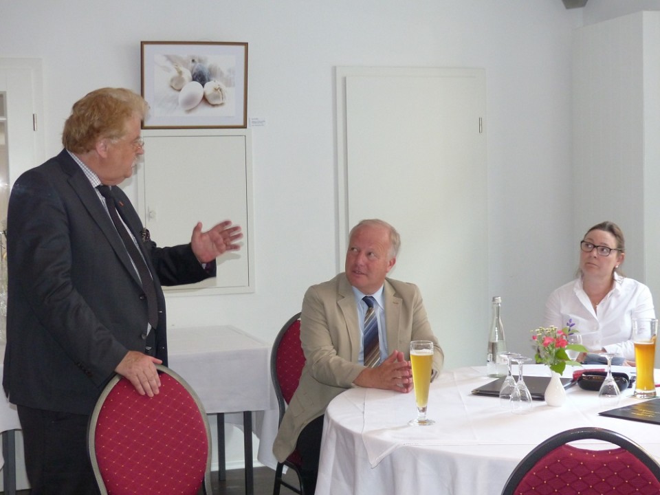 Unser Bild zeigt Elmar Brok (li.) und Peter Weiß (re.). Unser Bild zeigt Elmar Brok (li.) und Peter Weiß (re.).